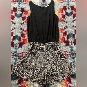 Sheet top short romper.